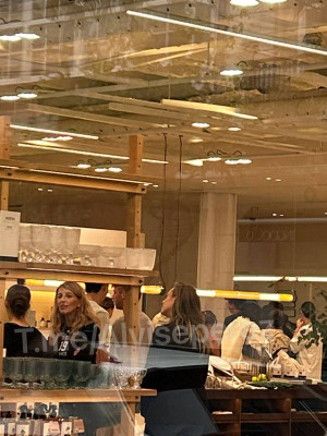 Yolanda Díaz de risas y luto en tiendas de lujo.jpg