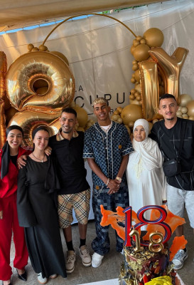 Lamine Yamal y las mujeres de la familia.jpg