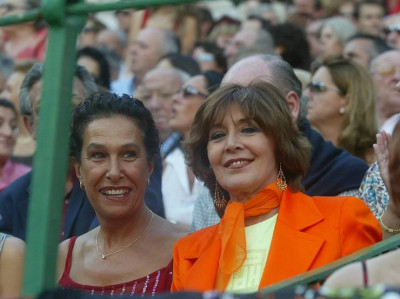 Concha Velasco e Irene Santamaría Plaza de toros de Valladolid Foto Henar Sastre.jpg