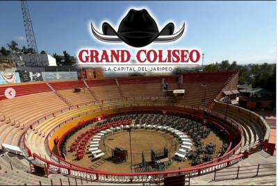Plaza de Tijuana. Anuncio de jaripeos en la ciudad.jpg