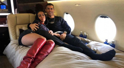 Cristiano y la mano.jpg