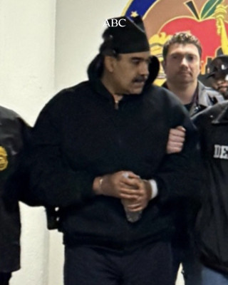 Maduro camina relajado.jpg