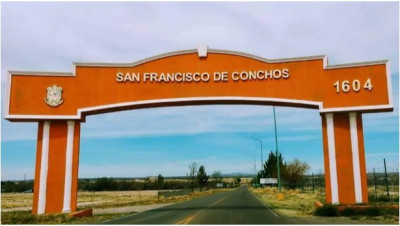 Chihuahua Arco de bienvenida a San Francisco de Conchos fundada en 1604.jpg