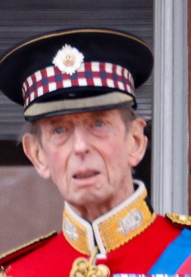 Charles orejas primero.jpg