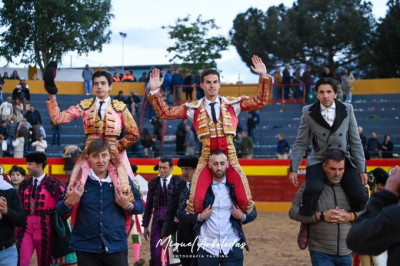 Valdetorres Fernando Adrián Marco Pérez y Ventura puerta grande..jpeg