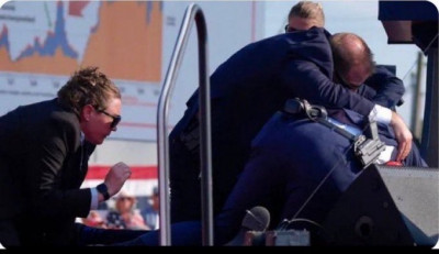 Trump y los guardaespaldas.jpeg