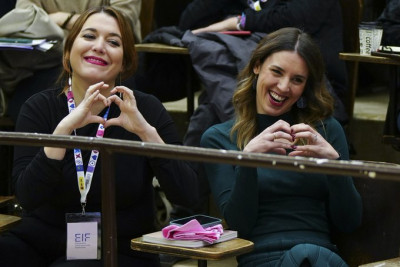 Irene Montero y Pan Ángela Rodríguez.jpeg