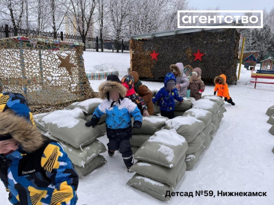 Rusia trincheras en el patio del colegio.jpg