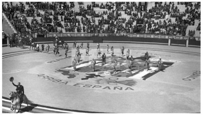 Paseíllo Gran Corrida de la Victoria 1939.jpg