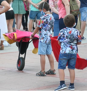 Niños jugando al toro.jpg