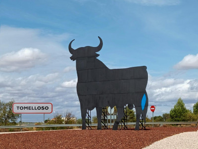 tomelloso Toro de Osborne.jpg