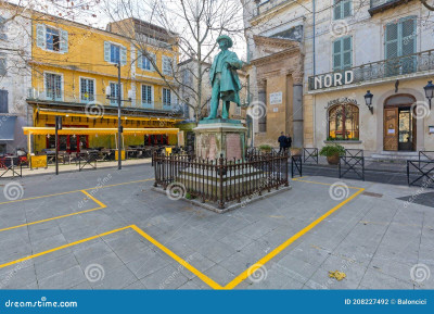 Monumento Frédéric Mistral Arles. Arles, Francia.jpg