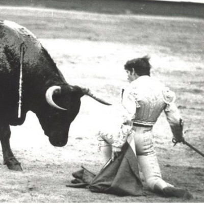 Ruiz Miguel Y Gallero de Miura en La Maestranza.jpg