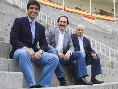 Emilio Muñoz comentarista de toros.jpg