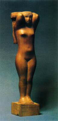 Andrei Andréievich Mylnikov Estatua de una mujer como pilar.jpg