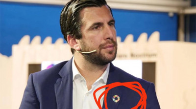 Riquelme pin Agenda 2030 Candidato sin proyecto.jpg