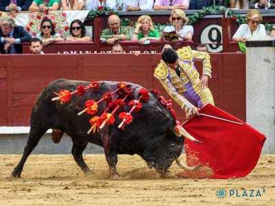Fernando Adrián 2 puerta grande consecutiva 2 oreja Impuesto de JP Domecq.jpg