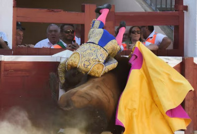 Manuel Díaz El Cordobés Cogida en Huesca.jpg