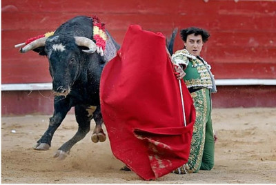 Roca Rey en Valencia Año 2018 a su primero 2 orejas.jpg
