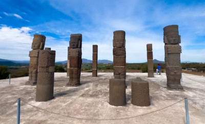 Los Atlantes de Tula, Hidalgo México.jpg