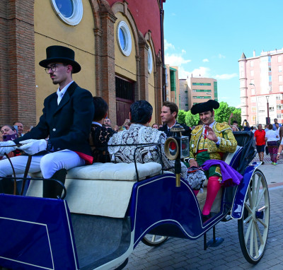 Morante de la Puebla llega a la plaza de León.jpg