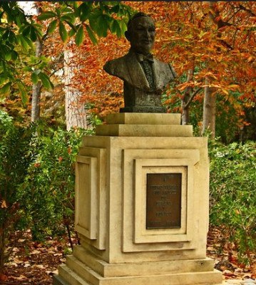 Pedro Vargas de Luis Sanguino Parque del Retiro Madrid.jpg