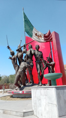 Monumento a los niños héroes en Monterrey, Nuevo León, México.jpg