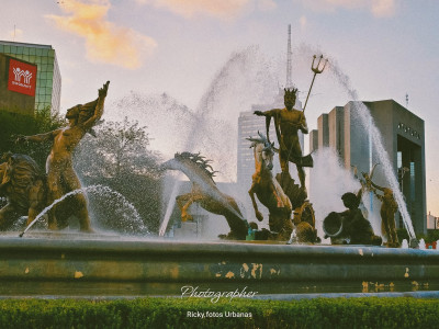 Fuente de Neptuno en Monterrey México de Luis Sanguino.jpg