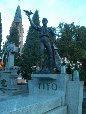 El Yiyo Cementerio de la Almudena.jpeg