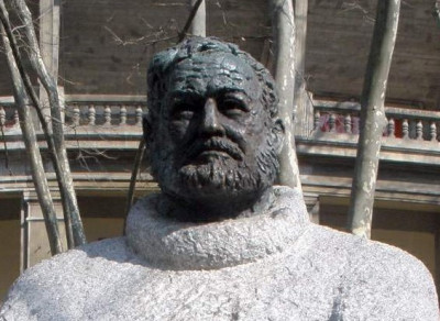 Hemingway en Pamplona Luis Sanguino.jpg