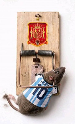 Argentina vs España Messi ratonera.jpg