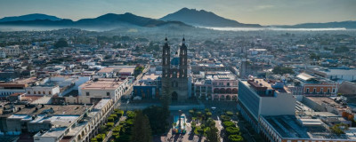 Tepic y la Catedral de Nuestra Señora de la Asunción en el centro.jpg