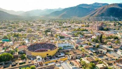 Ahuacatlan en Nayarit 1963 y su plaza de toros El Recuerdo.jpg