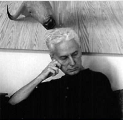 Robert Ryan De sol y sombra en su domicilio.jpg