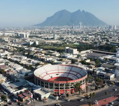 Plaza de toros de Monterrey La Monumental Lorenzo Garza.jpg