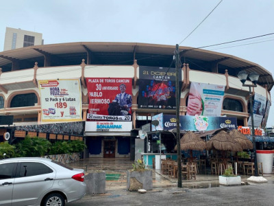 Plaza de toros de Cancún multiusos.jpg