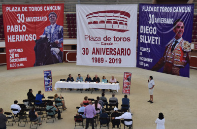 Corrida de toros en Cancún 30 aniversario.jpg