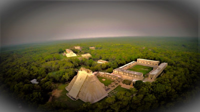 Uxmal zona arqueológica de la cultura maya.jpg