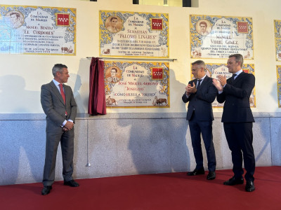 Joselito y su recuerdo en azulejo en Las Ventas.jpg