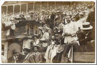 Vicente Blasco Ibáñez en una corrida de toros.jpg