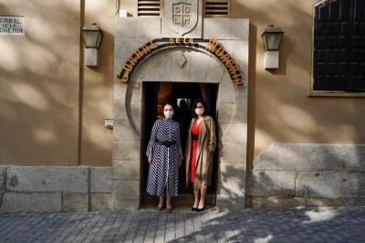 Corral de la morería con Díaz Ayuso apoyo flamenco.jpg