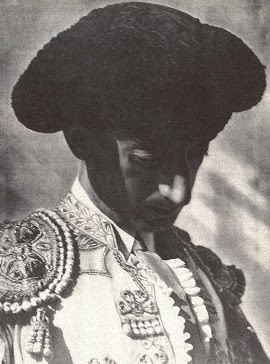 Manolete Presentimiento Foto de Nicolás Müller.Santander, 26 de agosto de 1947.jpg