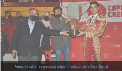 Entrega trofeo copa chenel abellán victorino y fernando adrian ganador.JPG
