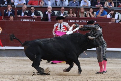 24 JUN Fotógrafo @fotoroalvarado. Uno de los pares de la feria de @jesustalavan.jpg