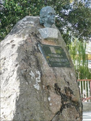 Santiago Amon Hortelano escultura Palencia.JPG