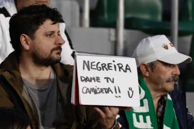 Negreiga dame tu camiseta.jpg