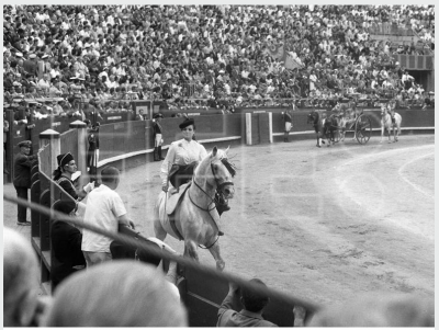 5 abr Carmen Sevilla Despeje de plaza en Las Ventas.png