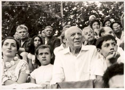 Pablo Picasso y Jacques Prevert detrás fumando.jpg
