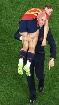 Rubiales más que un sobón.jpeg