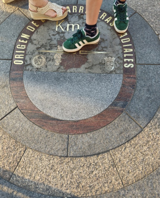 Kilómetro Cero en La Puerta del Sol.jpg